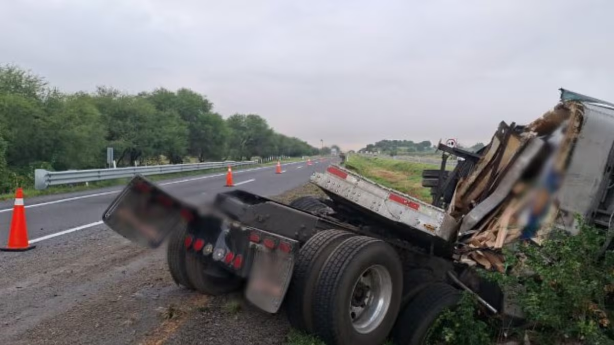 Cierran parcialmente circulación en Macro Libramiento de Querétaro por accidente