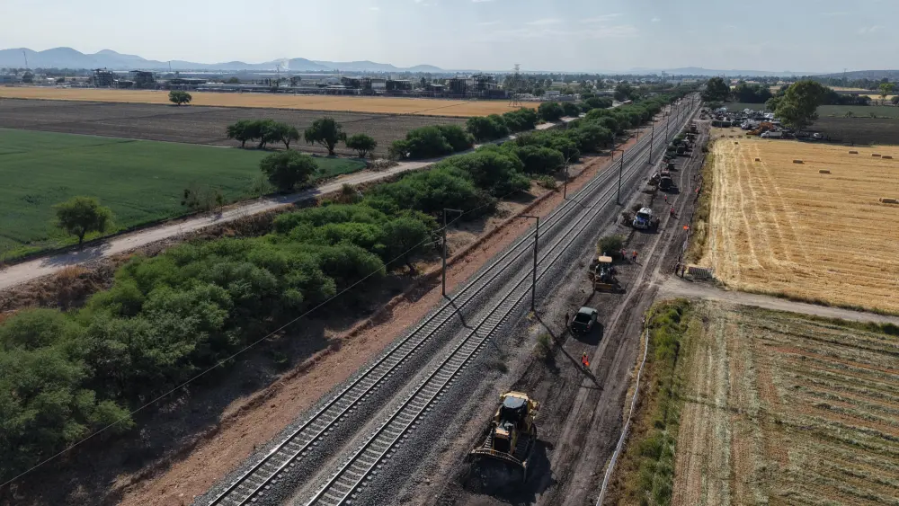 Constructoras de Querétaro buscan mayor participación en obras del tren México-Querétaro