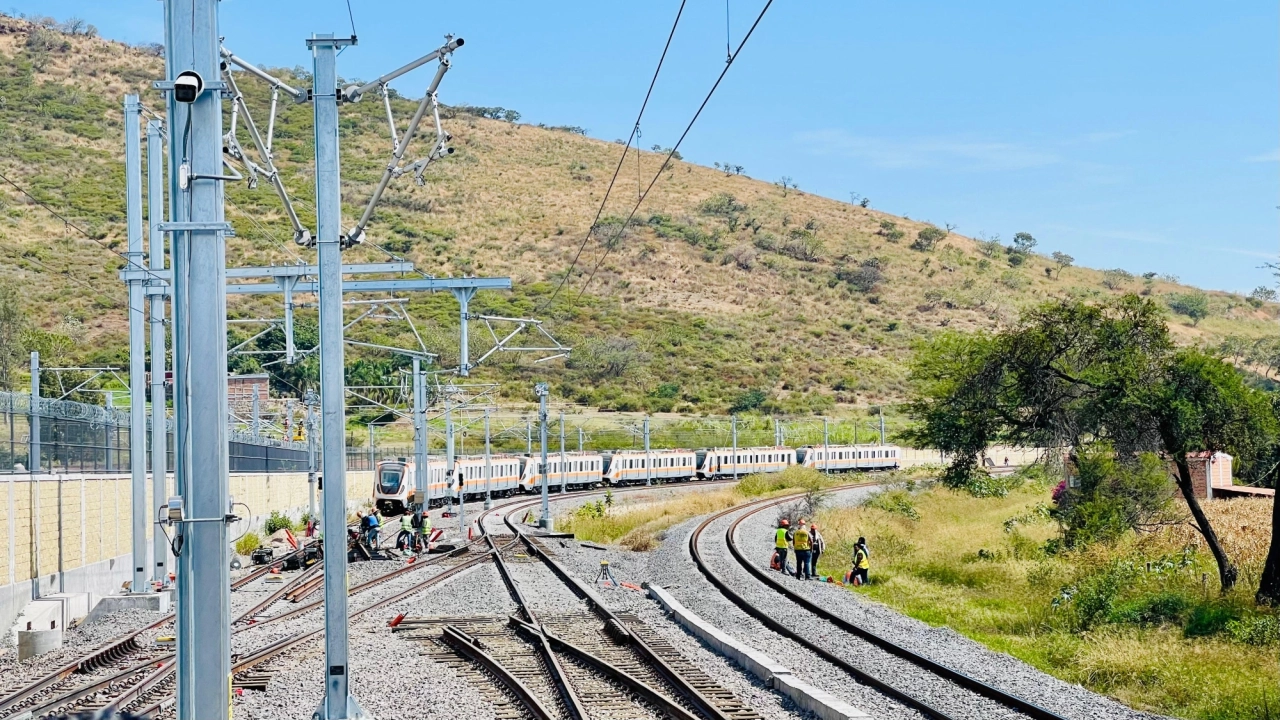 Tren de pasajeros Querétaro-Irapuato registra avance de 12%