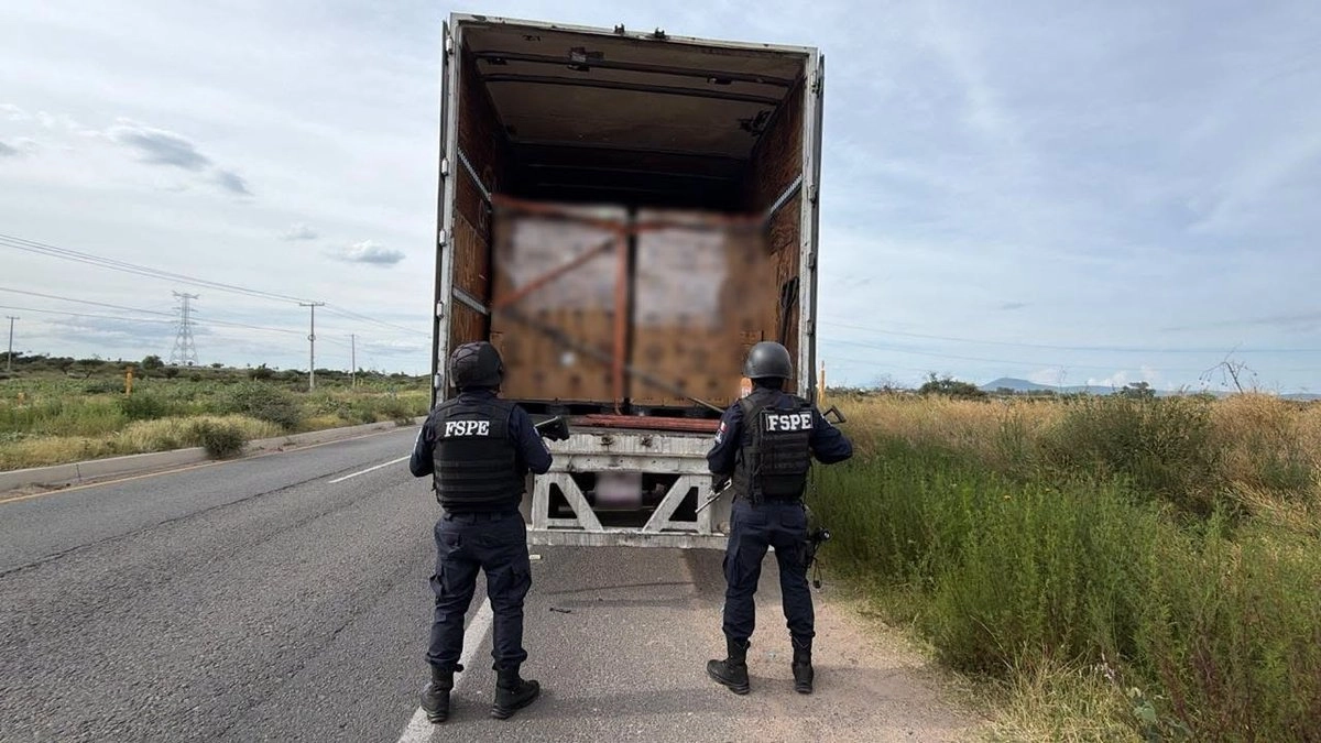 Detienen a dos personas por trasladar 25 toneladas de cerveza presuntamente robada en Guanajuato